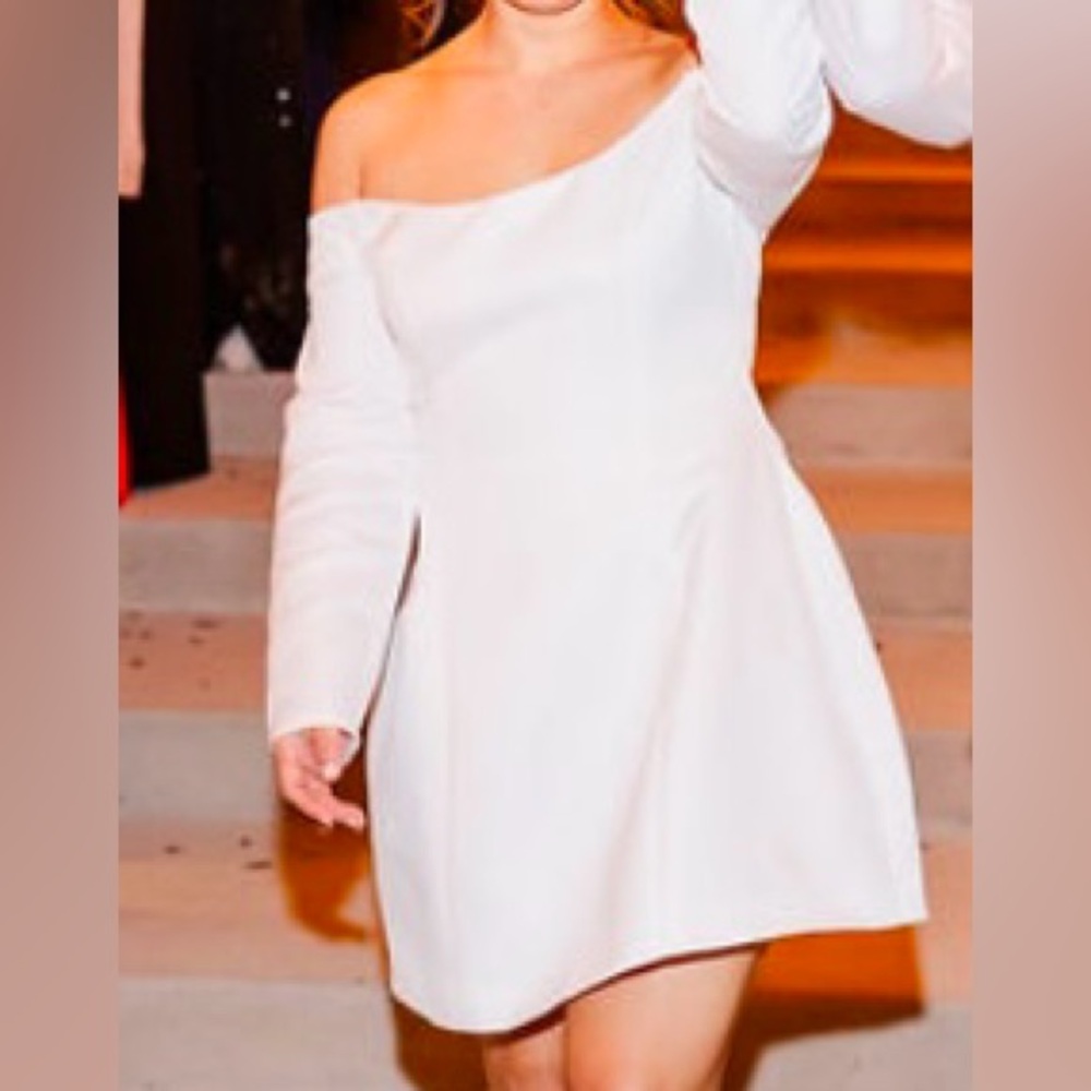Elliatt Elegant Off-Shoulder White Dress - Picture 4 of 6